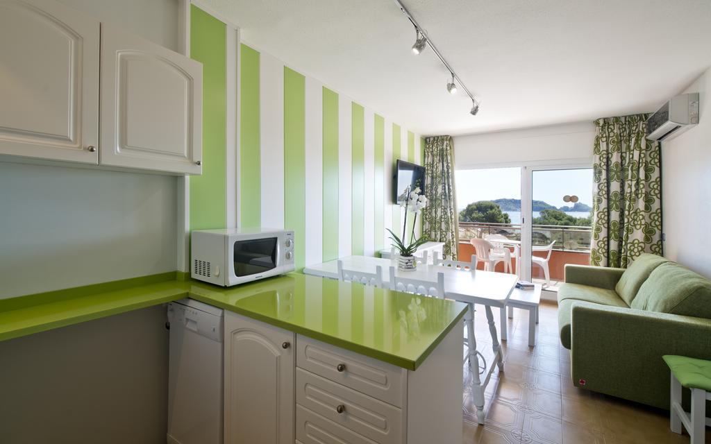 Apartamentos Salles Beach 레스타르티트 객실 사진