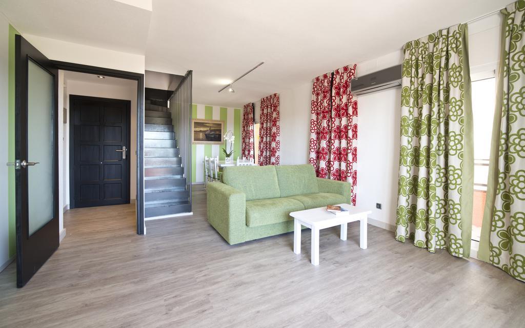 Apartamentos Salles Beach 레스타르티트 객실 사진