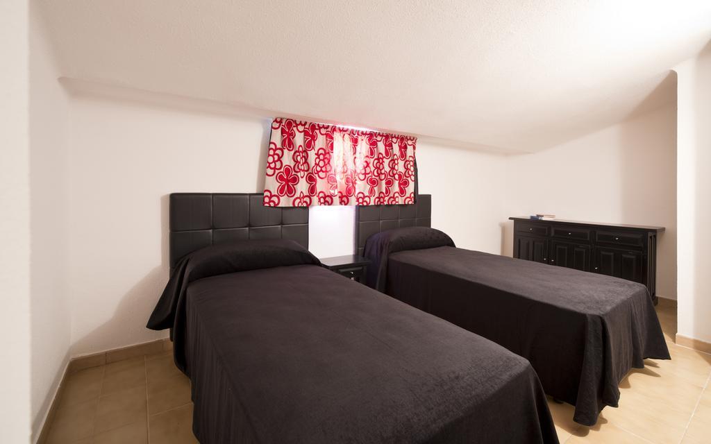 Apartamentos Salles Beach 레스타르티트 객실 사진