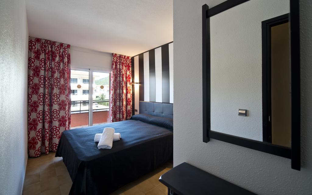 Apartamentos Salles Beach 레스타르티트 객실 사진