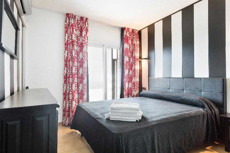 Apartamentos Salles Beach 레스타르티트 외부 사진