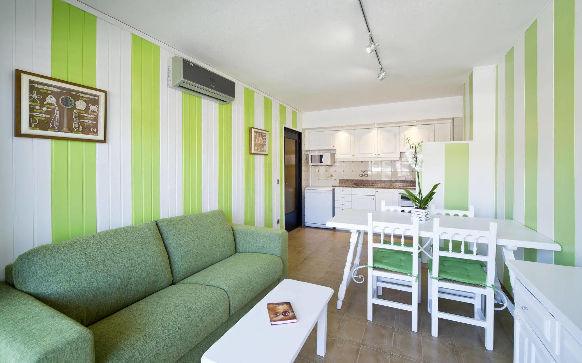 Apartamentos Salles Beach 레스타르티트 외부 사진