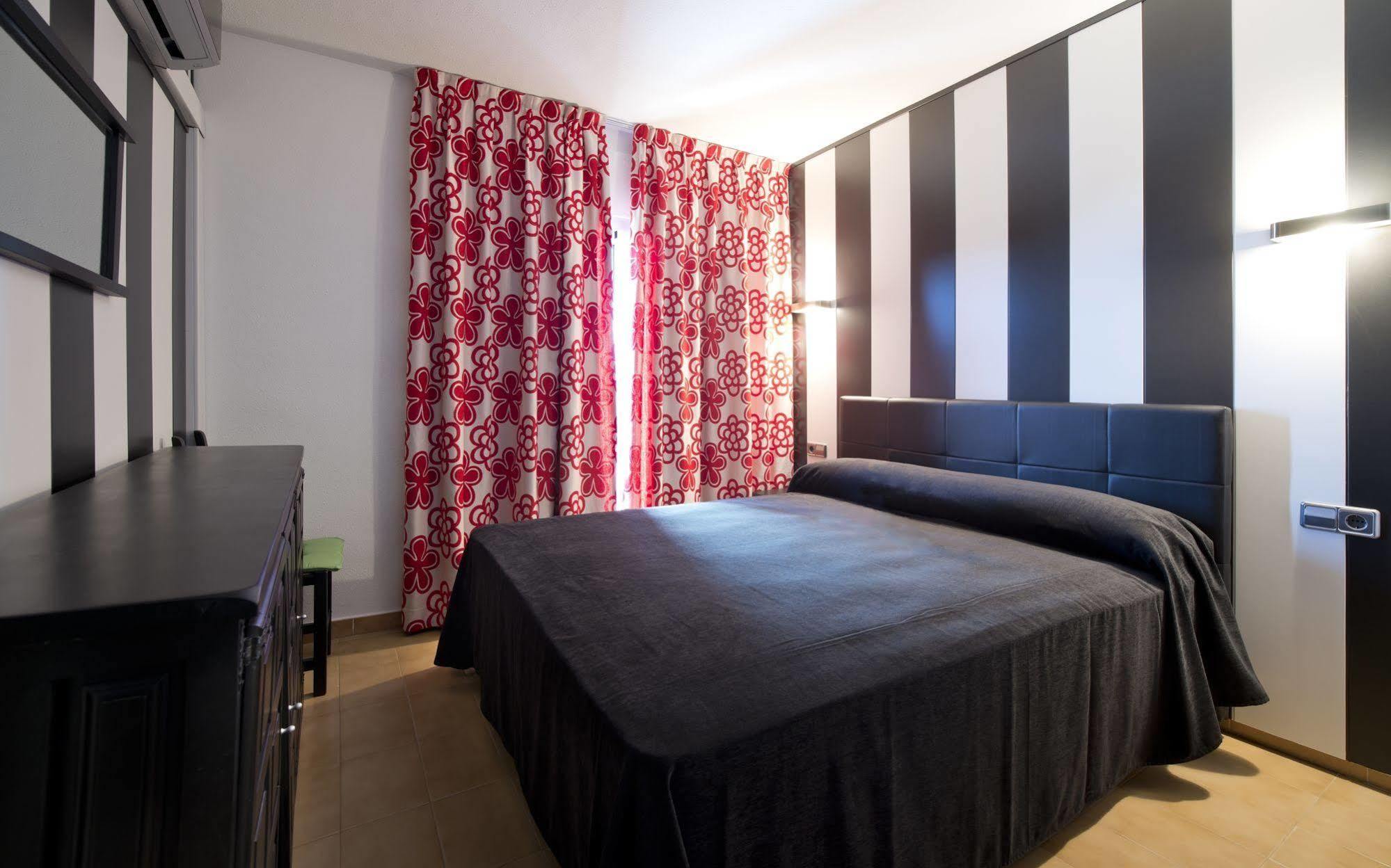 Apartamentos Salles Beach 레스타르티트 외부 사진